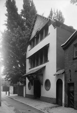 Mask and Wig 클럽하우스