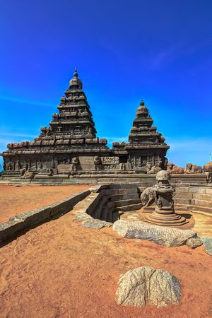 마하발리푸람의 힌두교 해변 사원은 나라심하바르만 2세에 의해 건설되었다.