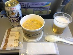 유상으로 제공되는 기내식 및 주류(안주 포함)의 예