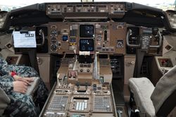 일본 항공자위대 KC-767 조종석