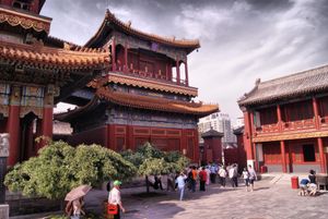 용화사는 청나라 시대에 세워진 베이징의 겔룩파 사찰이다.