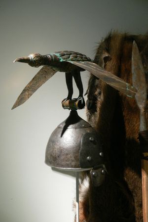 치우메슈티/사투마레주 출토 까마귀 토템 투구 복제품. 기원전 4세기경 철기시대 유물이다.