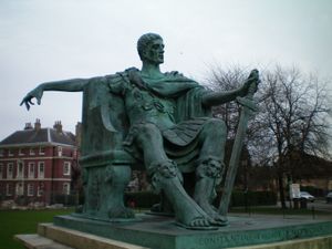 요크대성당에 세워져 있는 콘스탄티누스 1세의 동상