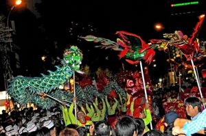 뗏 응우옌 단을 환영하는 용춤 (호찌민 시)