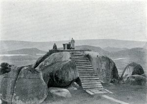 공자 위패에 경의를 표하는 제사장