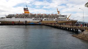 바우바우에 정박한 여객선