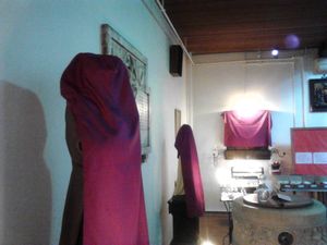 성주간 동안 보라색 수의로 가려진 조각상과 성상 (잉글랜드 입스위치 세인트 팡크라스 교회)