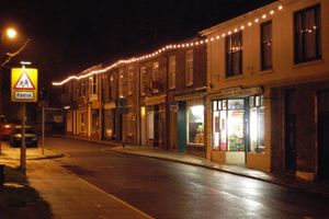 본드 스트리트. 두 개의 전문 쇼핑 구역 중 하나