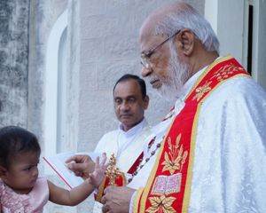 조지 알렌체리(George Alencherry), 시로-말라바르 가톨릭 교회의 대주교(Major Archbishop)가 집전하는 어린이의 세례
