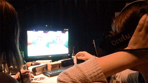 Mozilla Berlin Hackshibition에서 오큘러스 리프트 가상 현실 체험을 시도하는 방문객