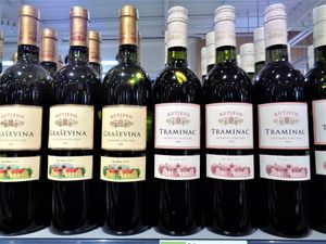 그라세비나 와인(Welshriesling)과 게뷔르츠트라미너(Traminac) 와인, 드라이 화이트 와인으로, 포제가슬라보니아주의 쿠테예보에서 생산된다.