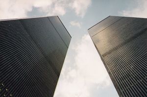 1995년 오스틴 J. 토빈 광장에서 바라본 세계 무역 센터