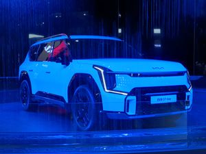 기아 EV9 GT-Line 정측면