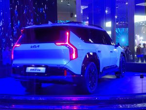 기아 EV9 GT-Line 후측면