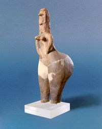 "붉은 머리 여신" - 초기 신석기 시대의 조각상 (고고학 유적지 Donja Branjevina, Odžaci, 보이보디나, 세르비아)