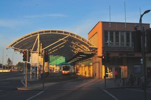 파넬 플레이스에 위치한 주요 버스 터미널