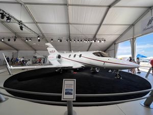 2023년 EAA 에어벤처 오시코시에서 촬영된 혼다제트 엘리트 II