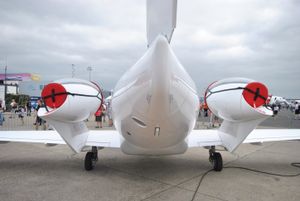 항공기의 오버윙 포디드 엔진 구성의 후면 모습