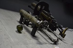 스탈린그라드 전투 박물관에 전시된 앰풀로메트. 앞쪽의 유리 구슬이 투사용 앰플.