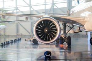 PW1500G 기어드 터보팬이 날개 아래에 장착됨