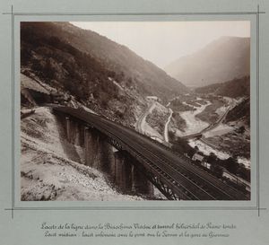 피아노토노-나선형 터널