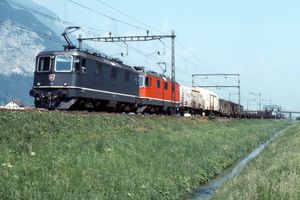 1984년 사진, 초기 가선 전철 설비와 Re 4 4 III 기관차