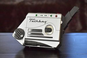 영화 소품으로 디자인된 Talkboy(타이거 일렉트로닉스 제작)는 시판된 후 베스트셀러 장난감이 되었다.