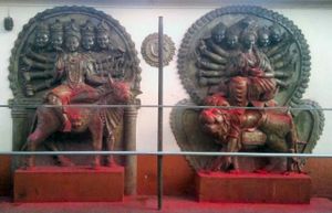 시바와 샤크티 조각상, 가장 오래된 샥타 피타스 중 하나인 카마크야 사원, 여신 중심 힌두교 전통인 샥티즘의 중요한 사당