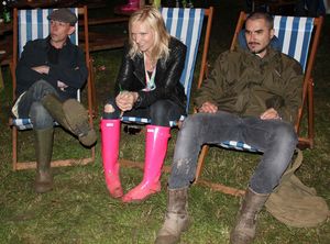 스티브 라맥, 조 와일리, 제인 로우가 라디오 1의 글래스톤베리 커버리지에 참여하고 있다.