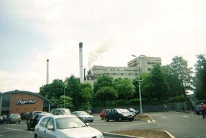 제이콥스 더위 에그버츠(Jacobs Douwe Egberts)의 밴버리 공장. 1960년대 중반부터 이 지역의 주요 고용주였다.