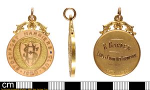 스톡포트 해리어스 '크로스 컨트리 챔피언' 메달, 버밍엄 1929년 제작, 1930년 E. 반스에게 수여