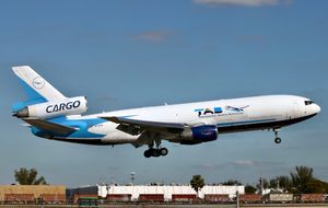 TAB 항공의 DC-10-30F. 2024년 현재 상업 운송에 사용되는 마지막 DC-10 중 하나이다.