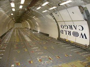 DC-10-30F의 화물칸