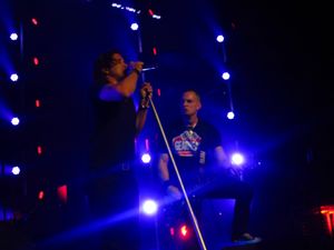 2012년 크리드의 풀 앨범 투어 중 라스베이거스 팜스 카지노 리조트의 펄 콘서트 극장에서의 스타프 & 트레몬티