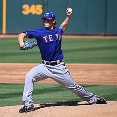 C.J. 윌슨은 2010년에 리그 최다 볼넷을 허용했지만, 2011년 전반기에는 개선된 모습을 보였다.