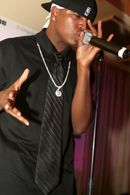 2005년 7월 공연 중인 니요