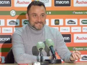 프랑크 에이스는 현재 구단의 수석 코치이다.