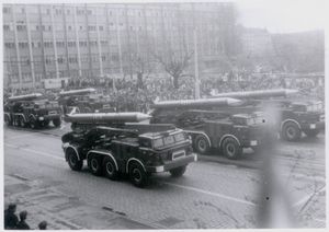 9K52 루나-M 탄도 미사일, 1985년 프라하 군사 퍼레이드.