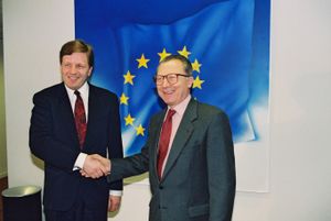 1994년 에스코 아호와 자크 들로르