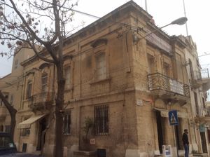 나샤르의 무기고 (il-Palazz tal-Armerija) 건물. 현재는 나샤르 라이온스 FC의 홈구장으로 사용된다.