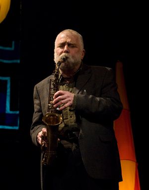 브뢰츠만이 소노르 콘서트에서 연주하는 모습, 리비우, 2008년 12월