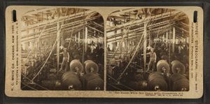 노스캐롤라이나주 그린즈버러에 있는 화이트 오크 면화 공장의 염색 공장. 이 공장을 소유했던 콘 밀스 코퍼레이션은 한때 세계 최대의 데님 생산업체였다.