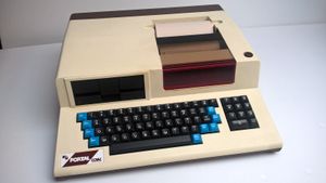 1980년 9월 파리 SICOB 전시회에 전시된 R2E CCMC Portal 랩탑
