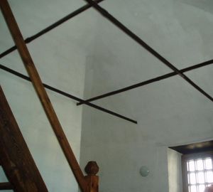 네뱌스크 탑 내부의 초기 철근 형태