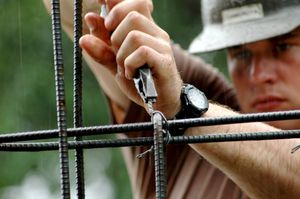 철근끼리의 결속은 철선을 사용한다