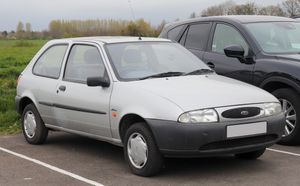 포드 피에스타(전기형) 3도어 정측면