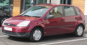 포드 피에스타(전기형) 5도어 정측면