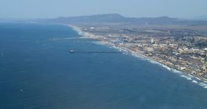 오션사이드와 오션사이드 부두의 항공 사진