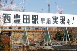 2015년 봄 시점의 상황뒤의 크레인은 무관계