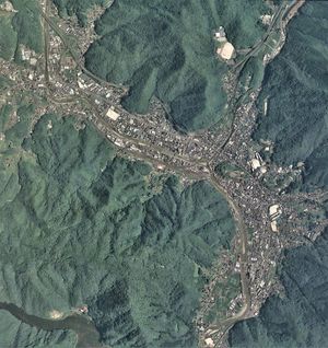 니미 시내 중심 지역의 항공 사진